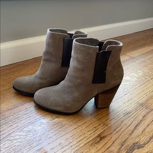 Vince Camuto tan/brown booties